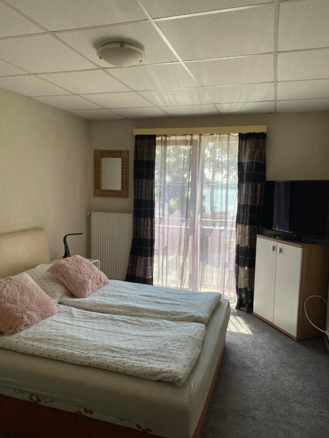 Bed and Breakfast Panzio Tata Esterno foto