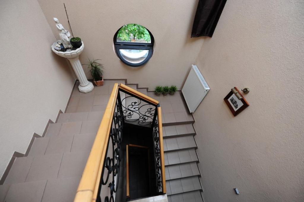 Bed and Breakfast Panzio Tata Esterno foto