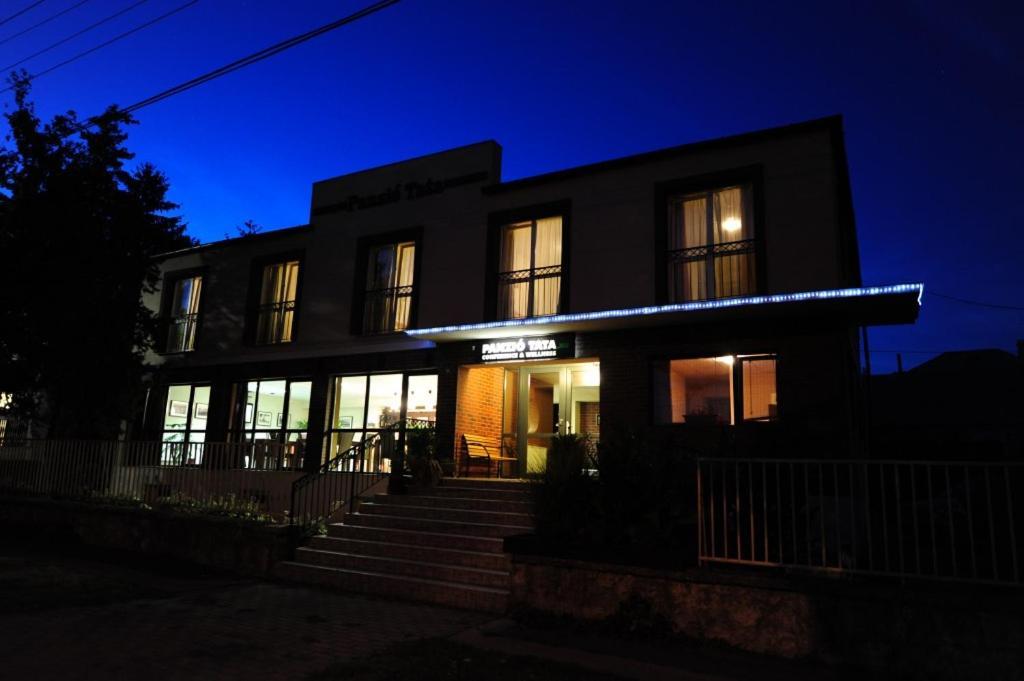 Bed and Breakfast Panzio Tata Esterno foto